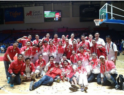 Timnas Basket Putra mendapatkan medali perak di Sea Games 2015 (sumber foto: Instagram @Timnasbasket)
