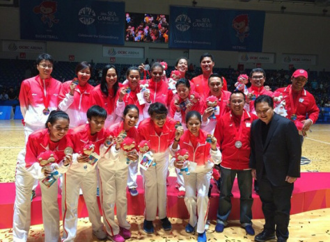 Timnas Basket Putri mendapatkan medali perak di Sea Games 2015 (sumber foto: Instagram @Timnasbasket)
